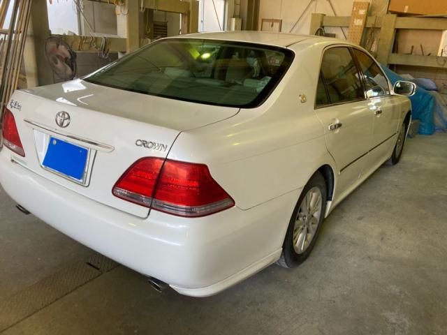 CROWN sedan