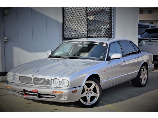 JAGUAR XJseries sedan