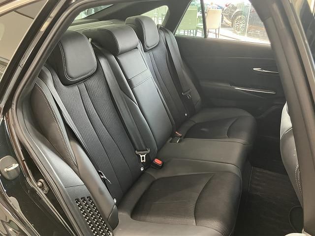 CROWN sedan hybrid 4WD