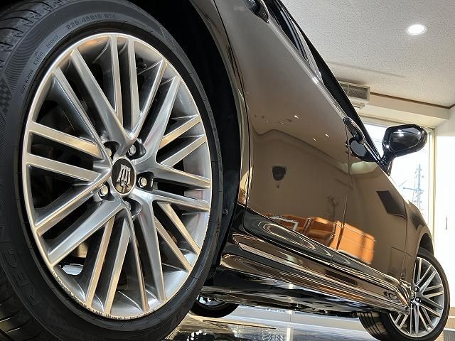 CROWN sedan hybrid 4WD