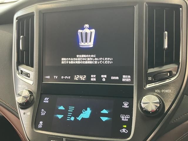 CROWN sedan hybrid