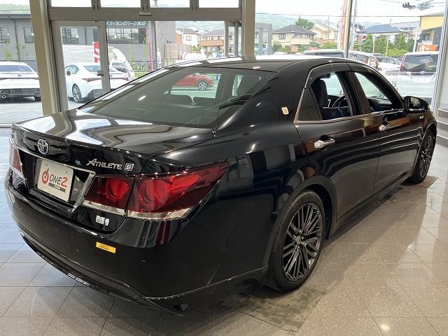 CROWN sedan hybrid