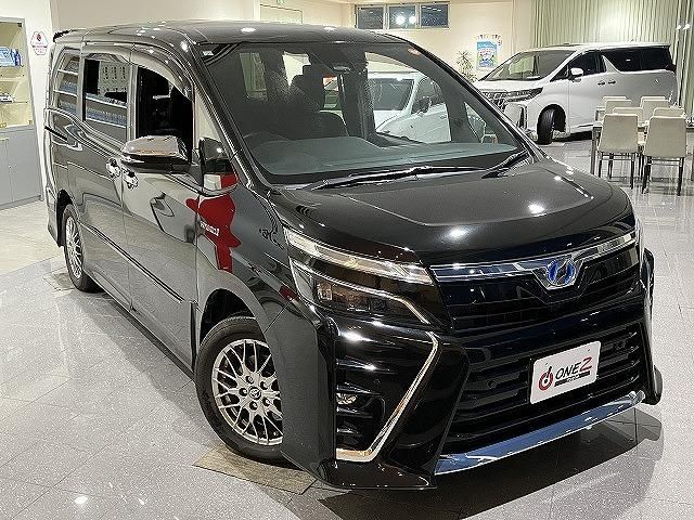 VOXY HYBRID