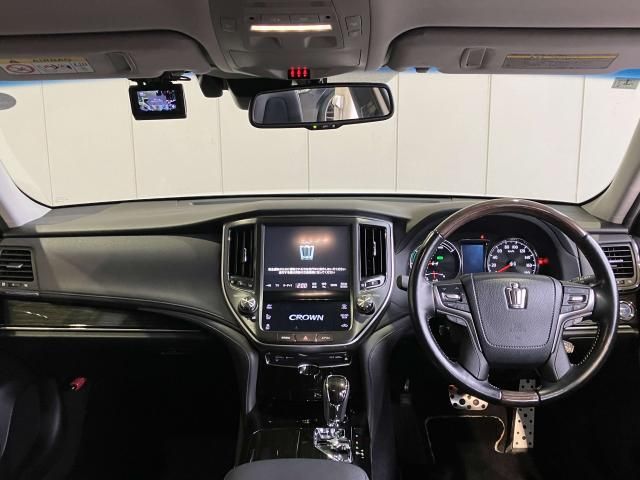 CROWN sedan hybrid