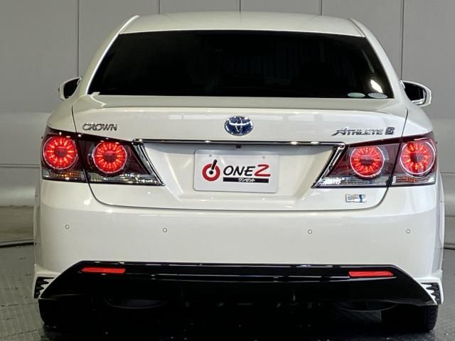CROWN sedan hybrid