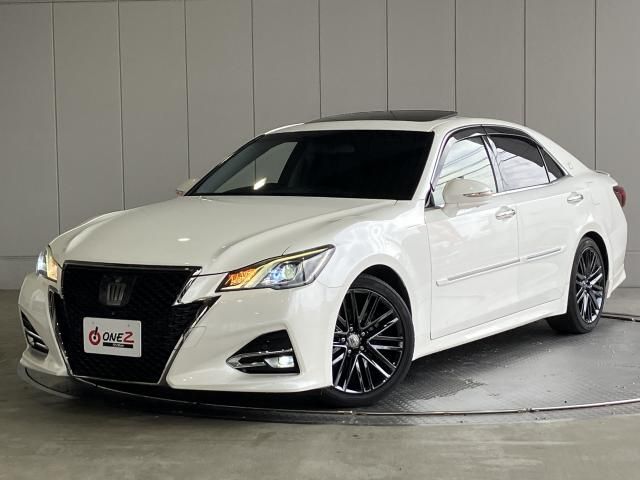 CROWN sedan