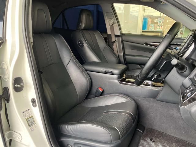CROWN sedan
