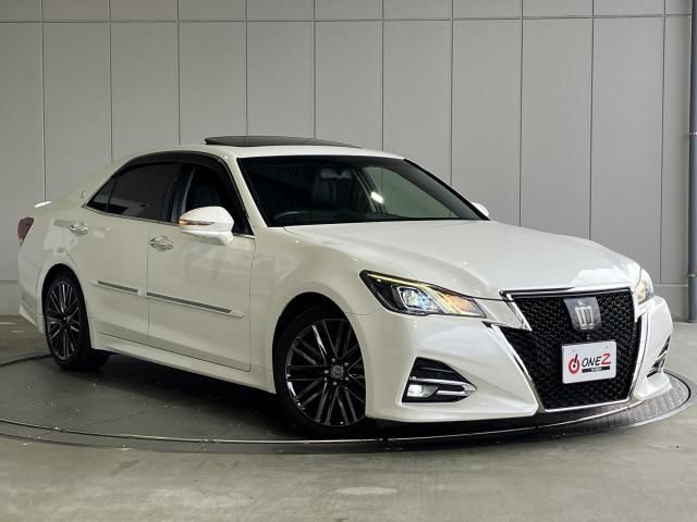 CROWN sedan