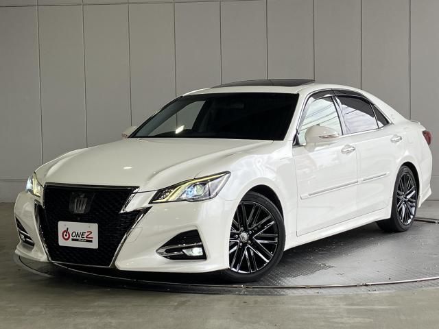 CROWN sedan