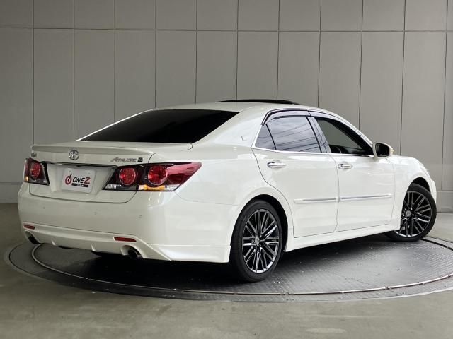 CROWN sedan