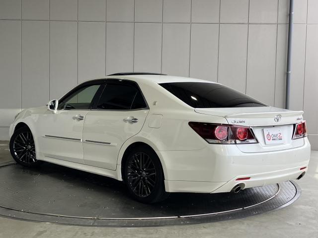 CROWN sedan