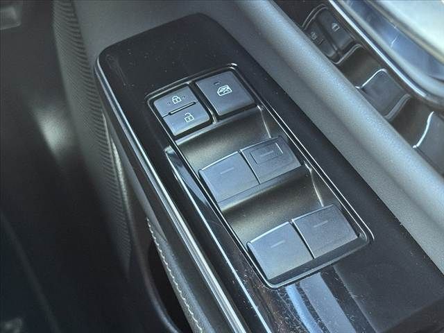 CROWN sedan hybrid