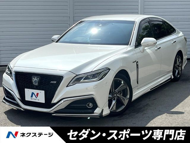 CROWN sedan hybrid