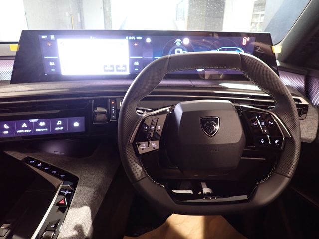 PEUGEOT 5008 SUV