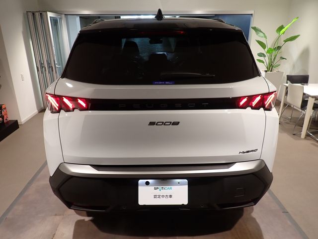 PEUGEOT 5008 SUV