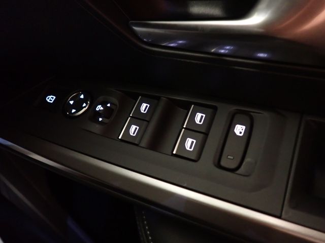 PEUGEOT 5008 SUV