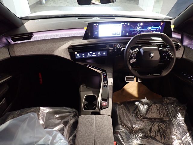 PEUGEOT 5008 SUV