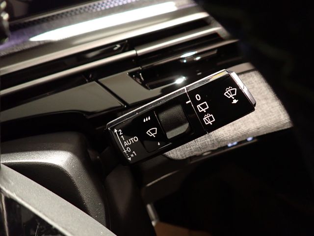 PEUGEOT 5008 SUV