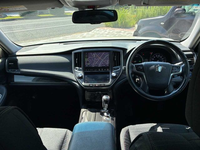CROWN sedan hybrid