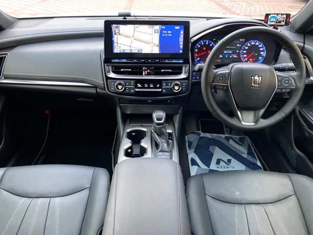 CROWN sedan