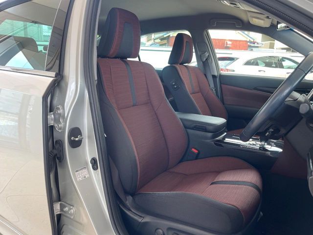 CROWN sedan hybrid