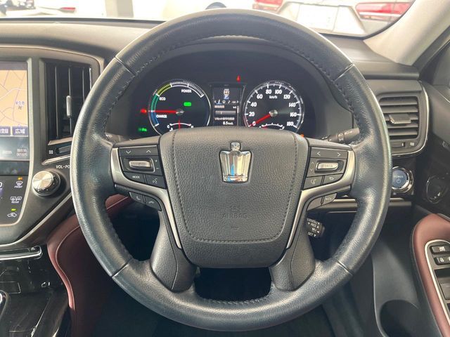 CROWN sedan hybrid