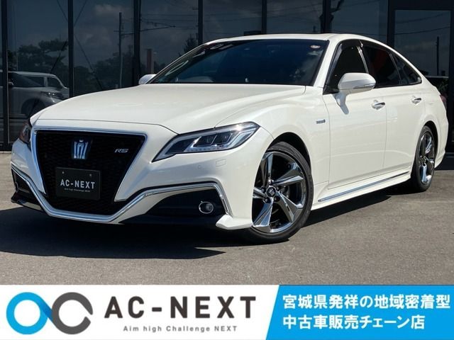 CROWN sedan hybrid