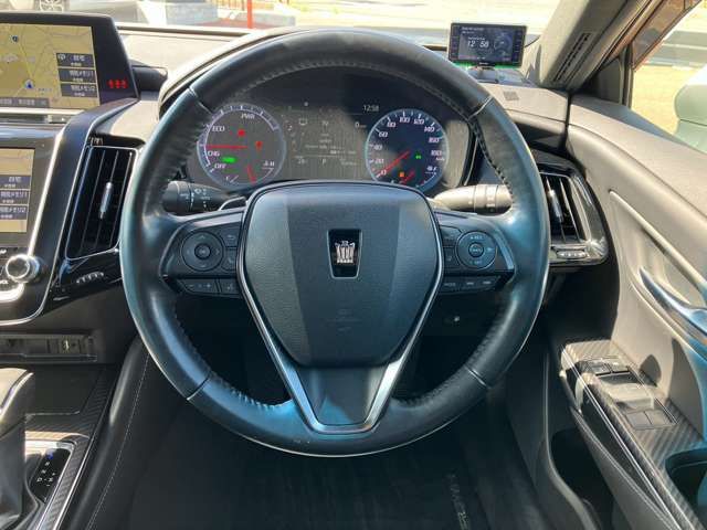 CROWN sedan hybrid