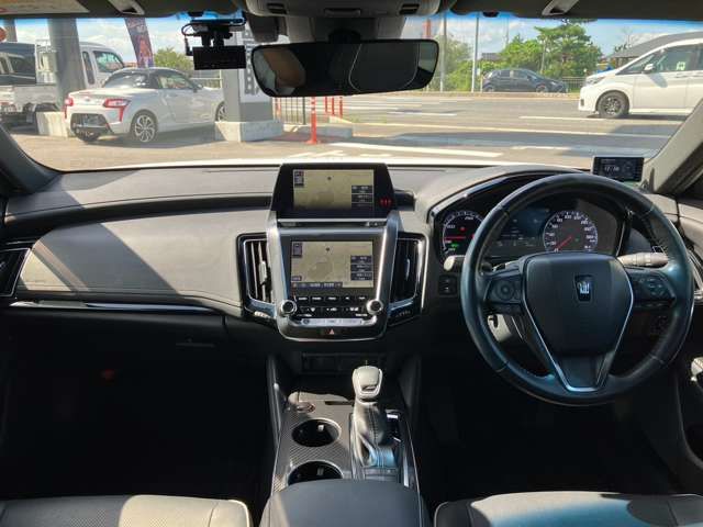 CROWN sedan hybrid