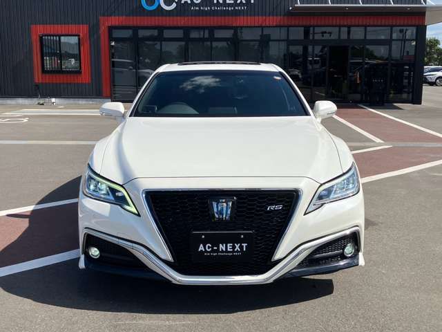 CROWN sedan hybrid