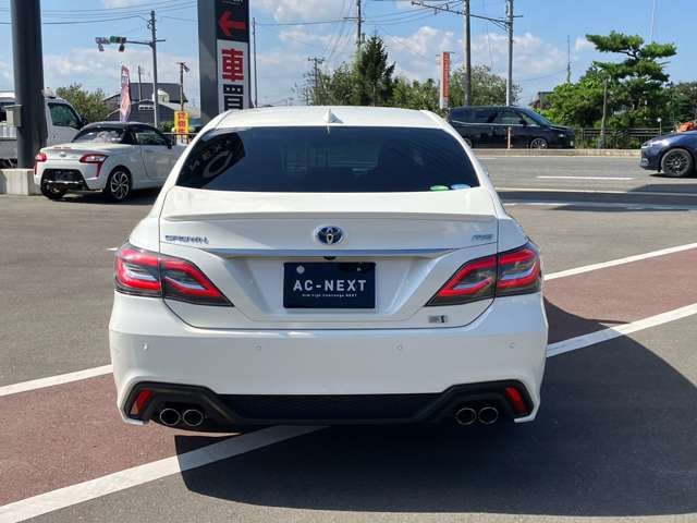 CROWN sedan hybrid