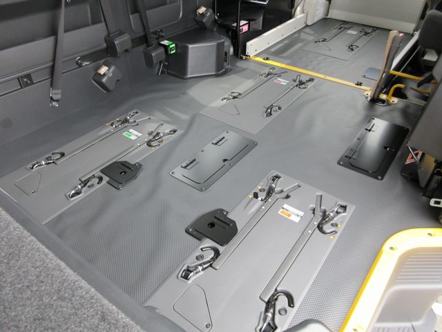 HIACE COMMUTER 4WD