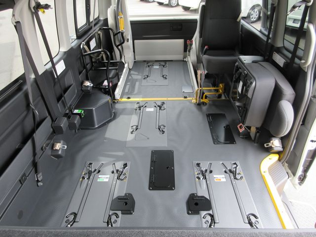 HIACE COMMUTER 4WD