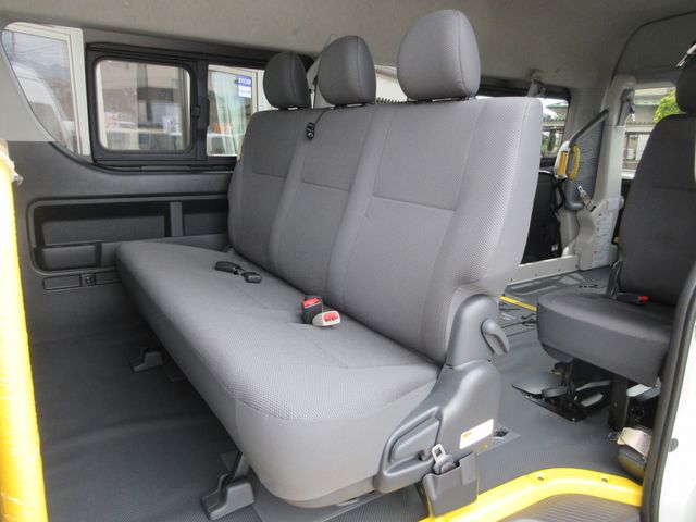 HIACE COMMUTER 4WD