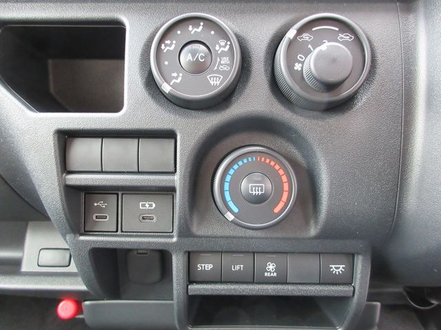 HIACE COMMUTER 4WD