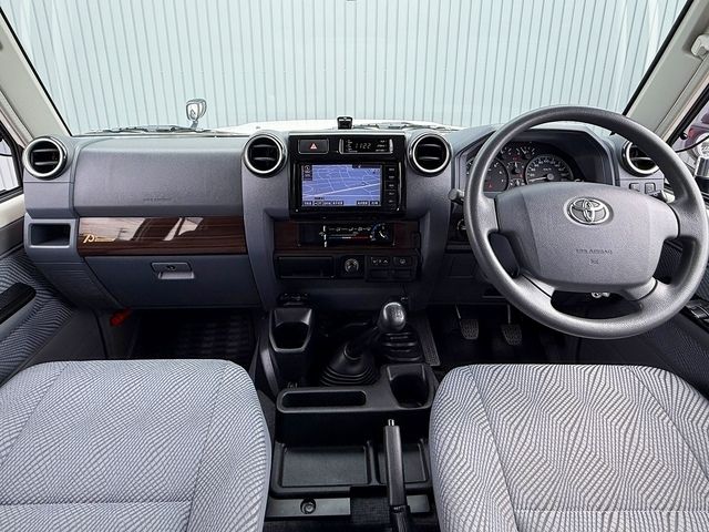 LANDCRUISER van
