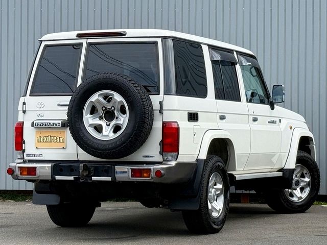 LANDCRUISER van