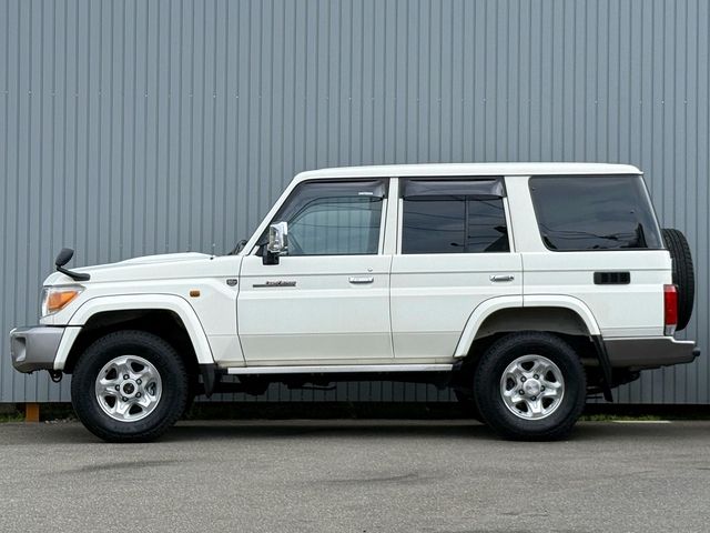 LANDCRUISER van