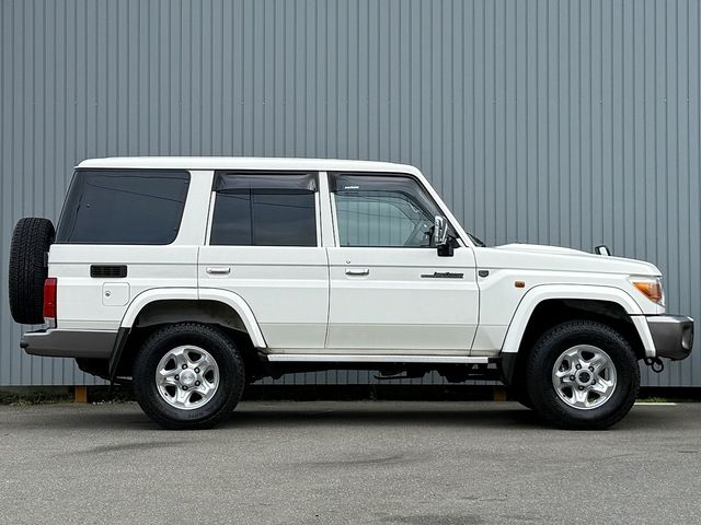 LANDCRUISER van