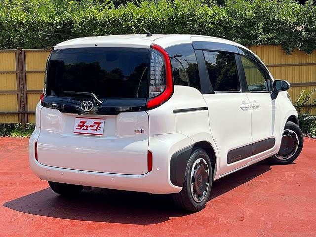 SIENTA HYBRID
