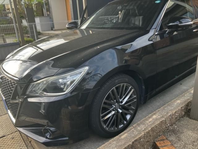 CROWN sedan
