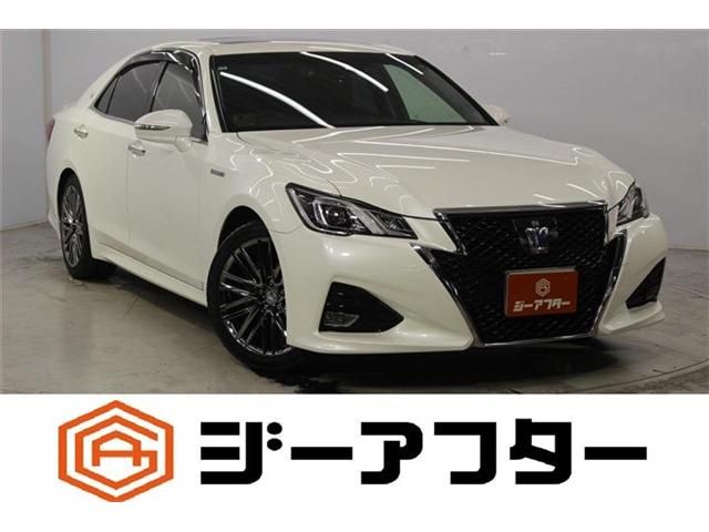 CROWN sedan hybrid