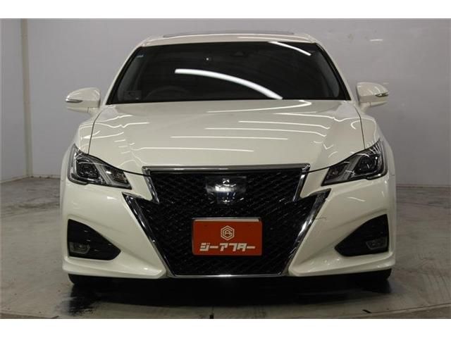CROWN sedan hybrid