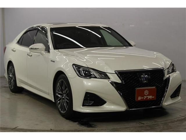 CROWN sedan hybrid