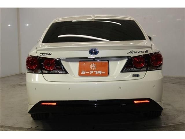 CROWN sedan hybrid