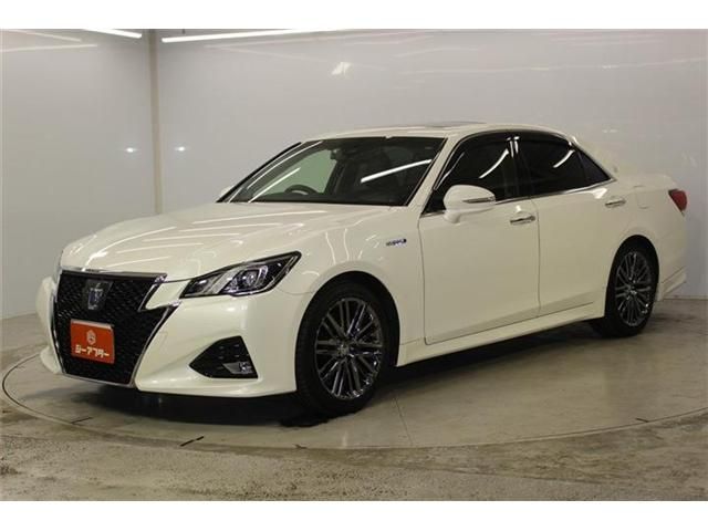 CROWN sedan hybrid