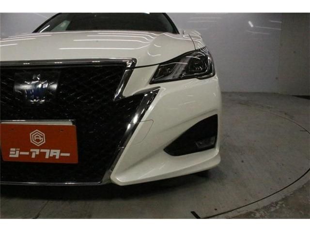CROWN sedan hybrid