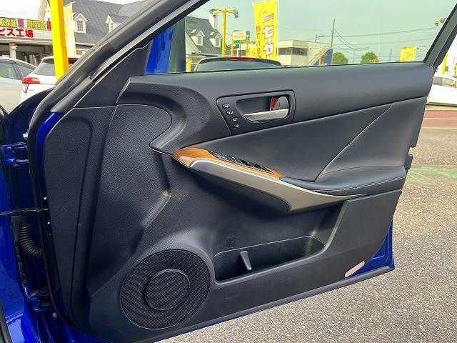 LEXUS IS300h