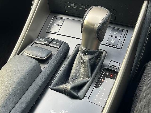 LEXUS IS300h