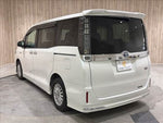 VOXY HYBRID